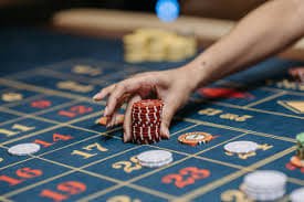 Live casino dealer table at erek 42